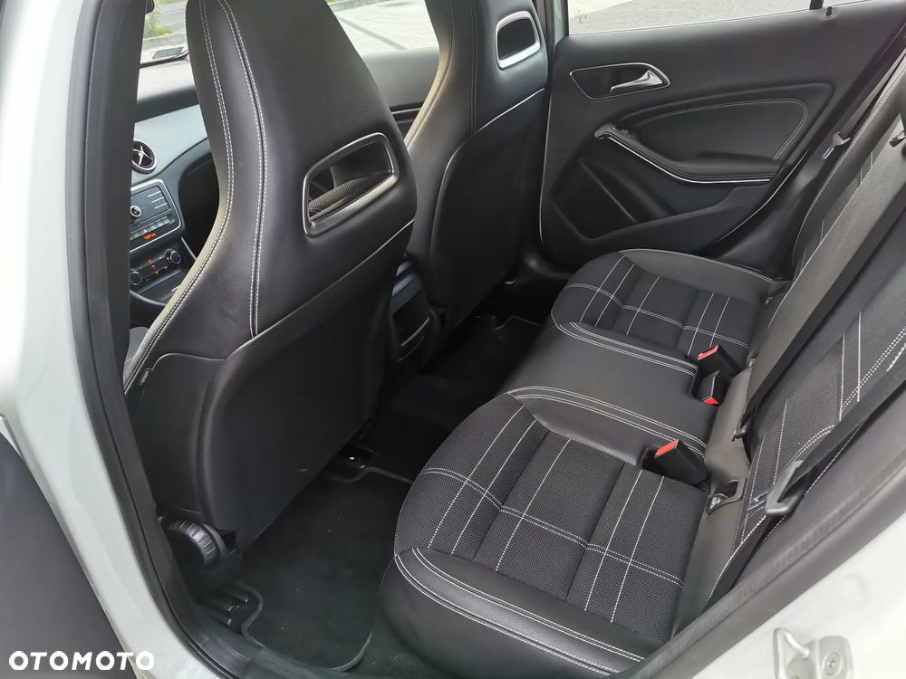 Mercedes-Benz GLA 200 7G-DCT Style - 21