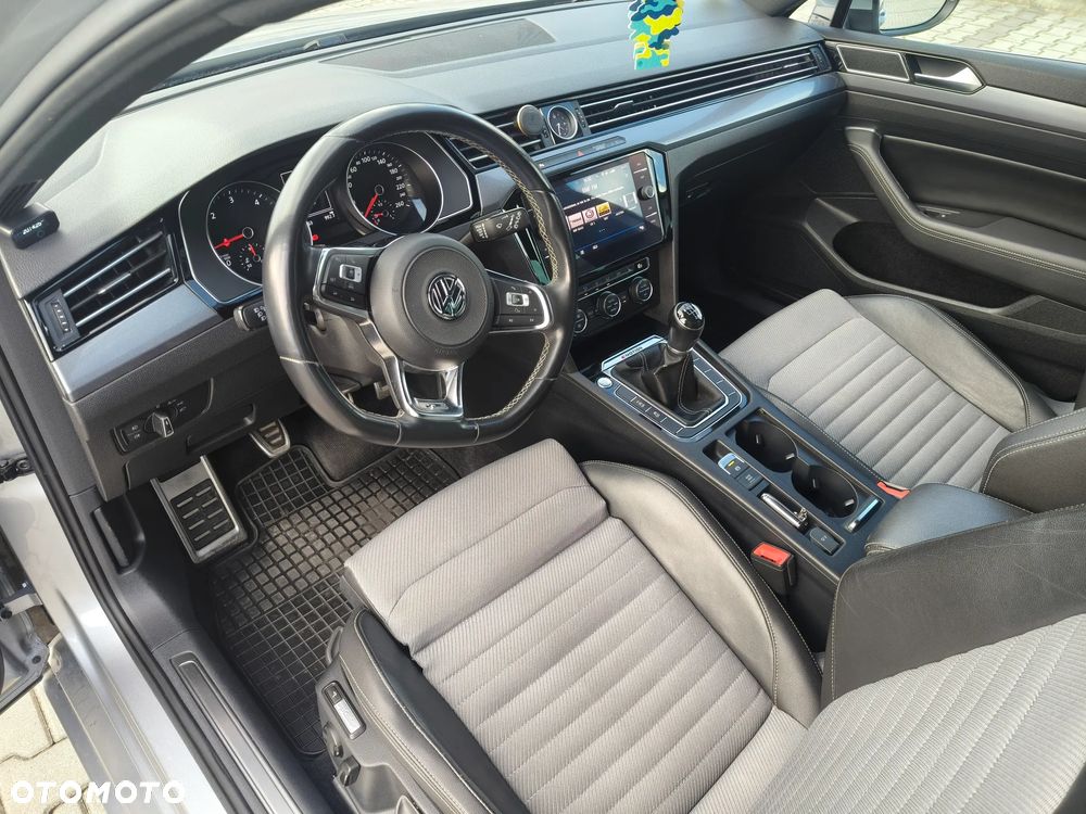 Volkswagen Passat - 17