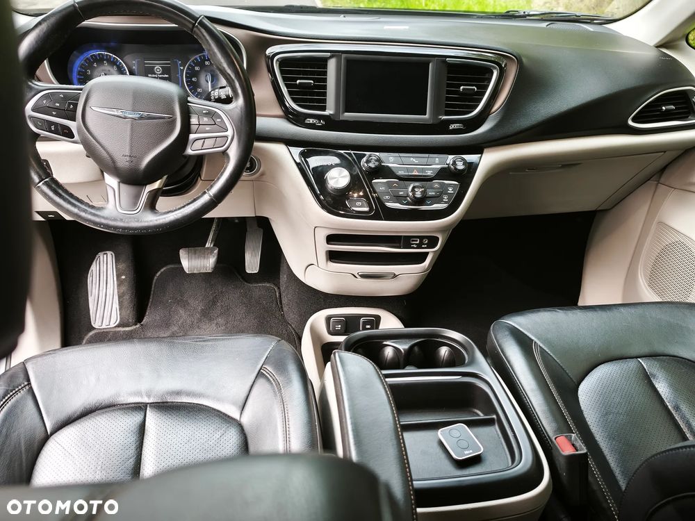 Chrysler Pacifica - 14