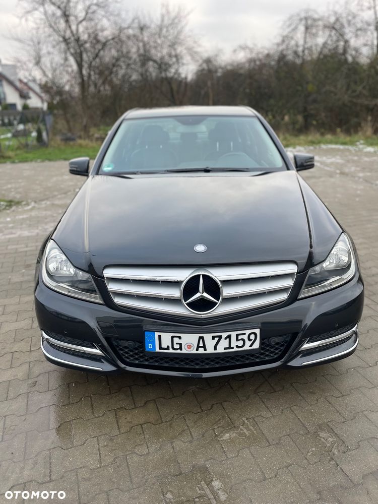 Mercedes-Benz Klasa C 180 CGI Automatik BlueEFFICIENCY Avantgarde - 2