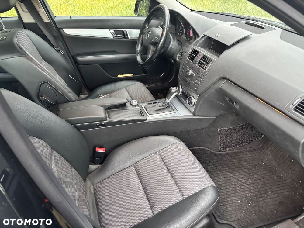 Mercedes-Benz Klasa C 180 CGI Automatik BlueEFFICIENCY Avantgarde - 29