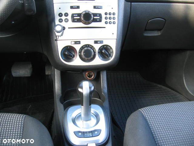 Opel Corsa 1.2 16V Essentia Easytronic - 15