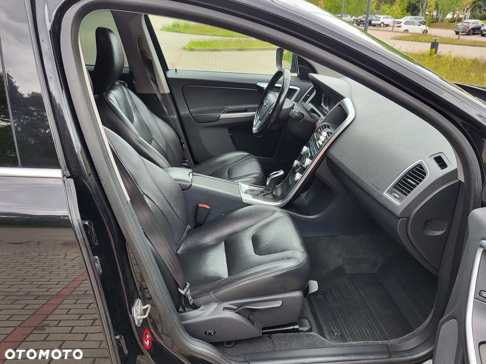 Volvo XC 60 D5 AWD Geartronic Summum - 8