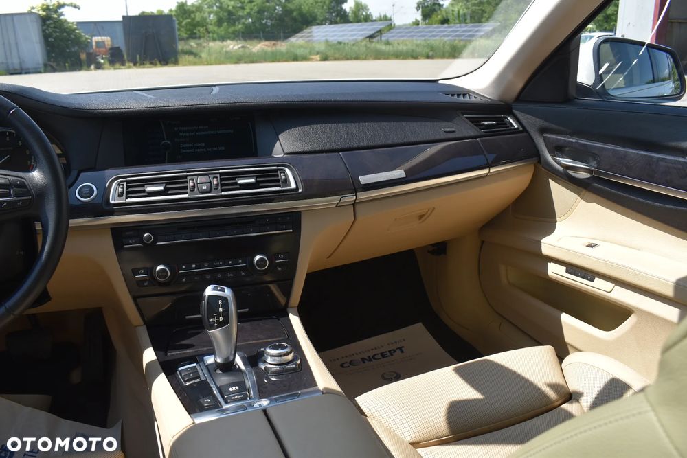 BMW i7 - 18