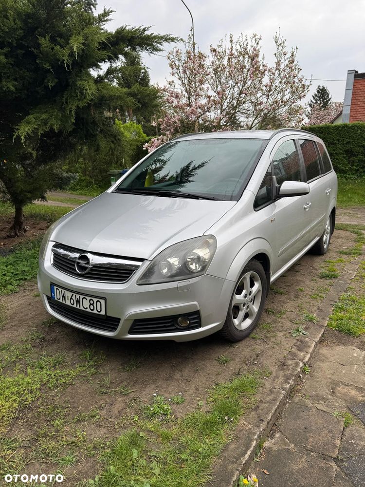 Opel Zafira 1.8 Family Plus - 1