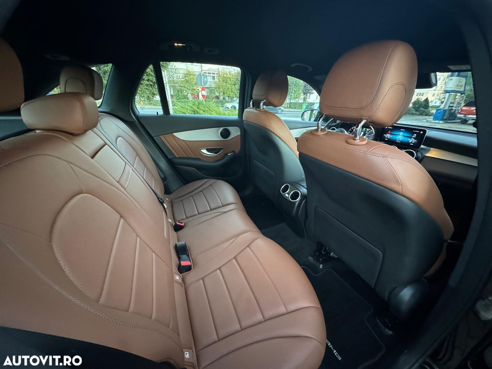 Mercedes-Benz GLC 300 e 4Matic 9G-TRONIC AMG Line - 12