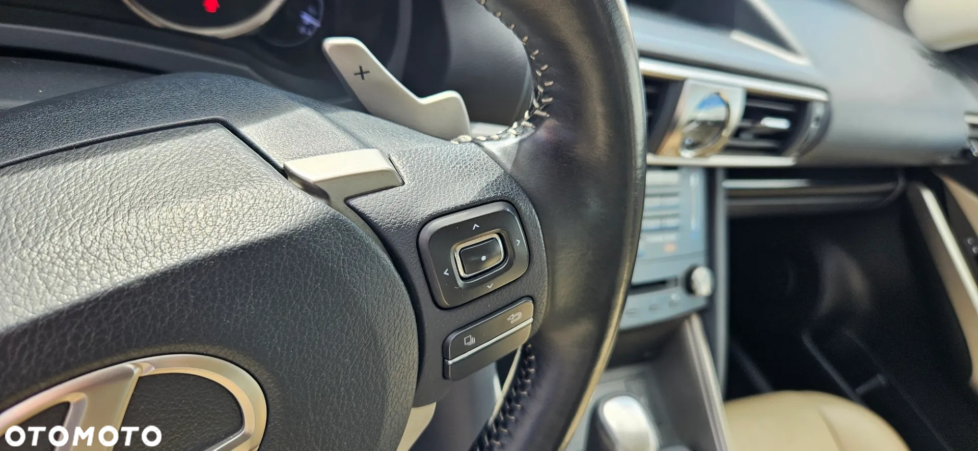 Lexus IS 300h Business Edition - 30