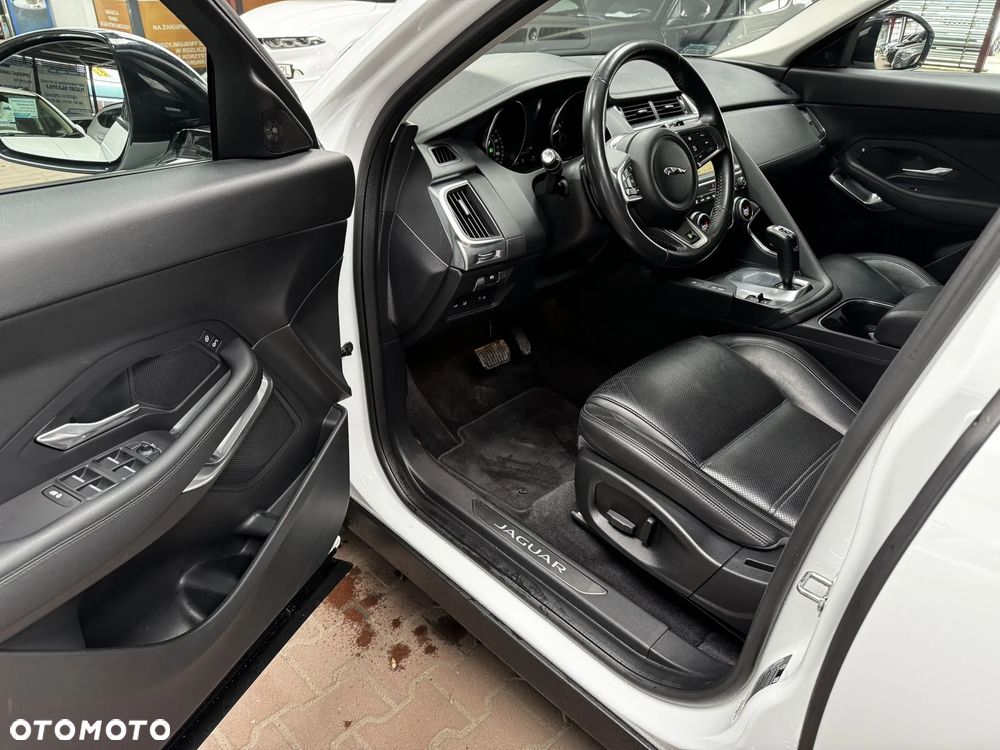 Jaguar E-Pace 2.0 P200 mHEV AWD R-Dynamic S - 11