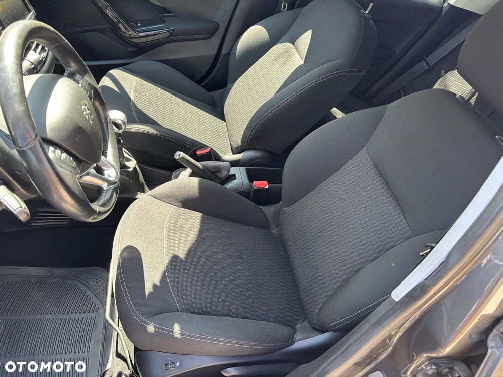 Peugeot 208 BlueHDi 100 Active - 11