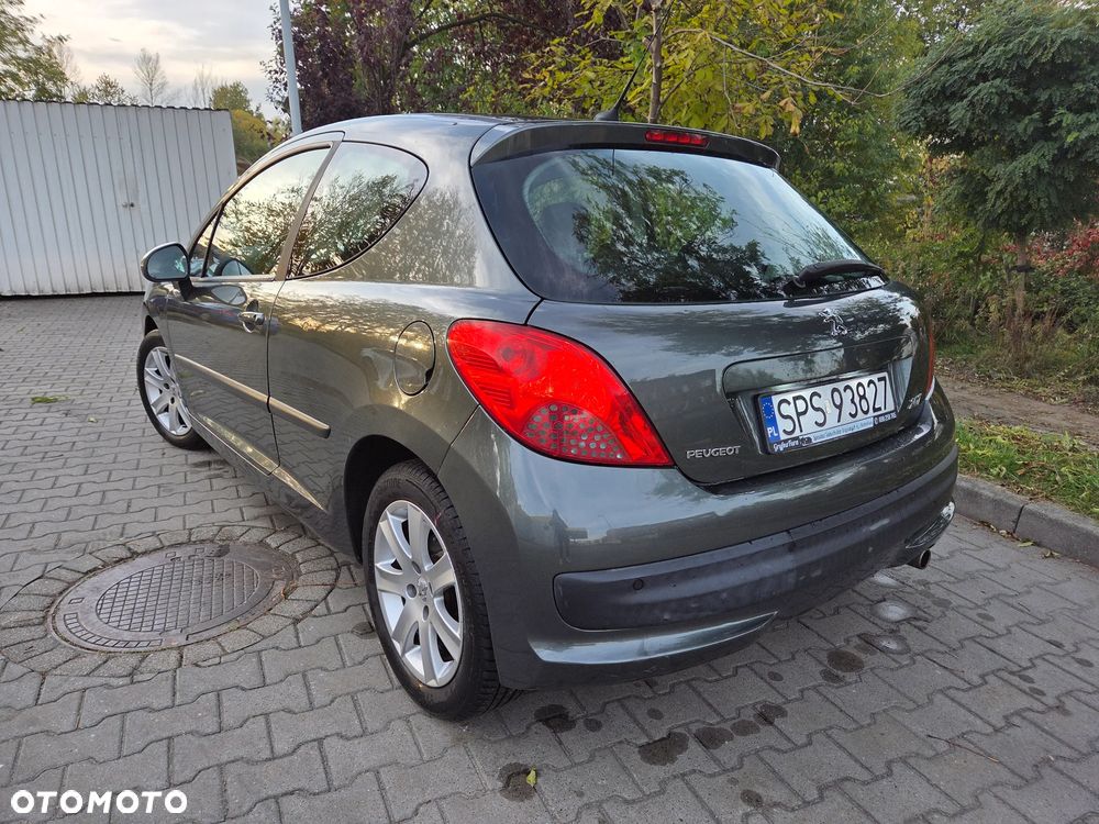 Peugeot 207 2006 photo 4