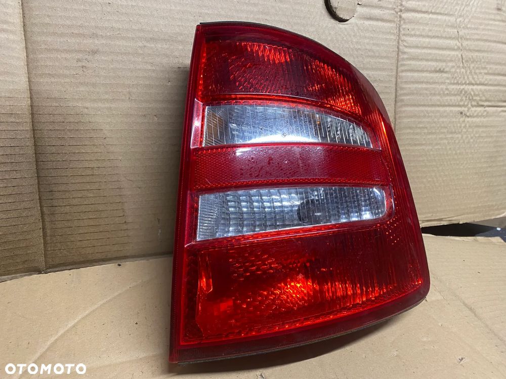 LAMPA TYLNA PRAWA SKODA FABIA I 6Y9945096 6Y9945112 - 3