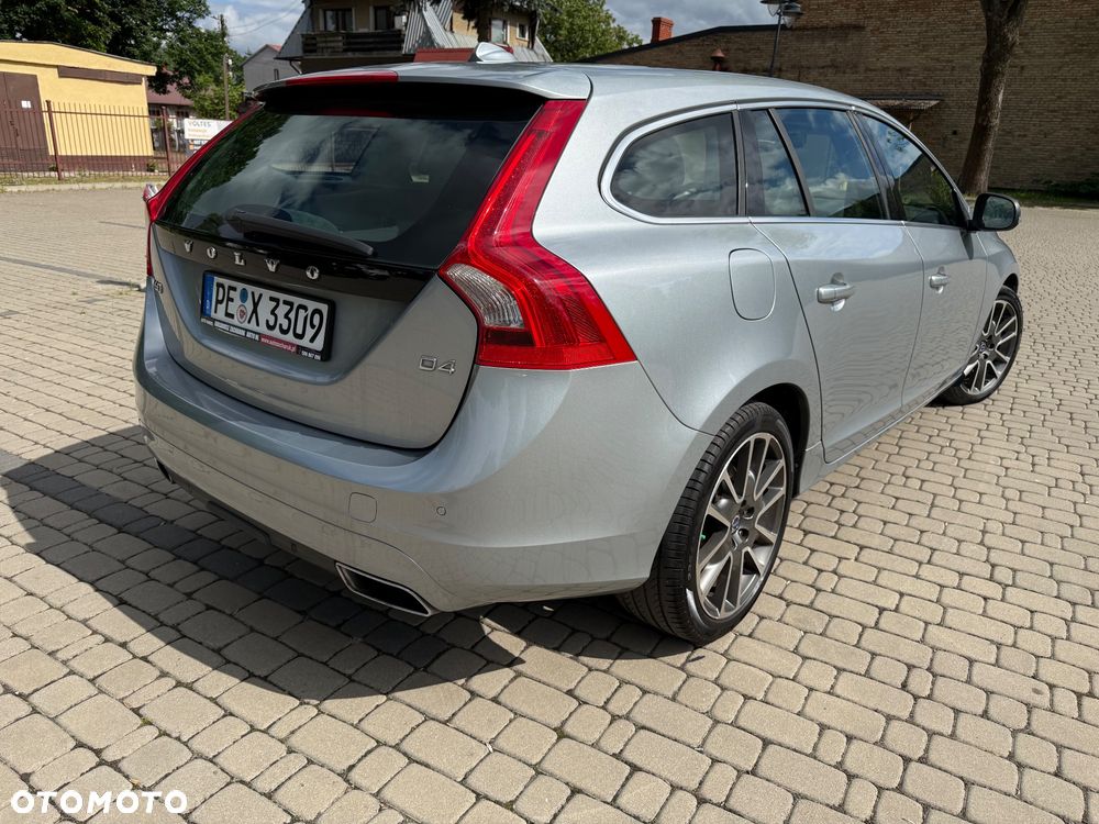 Volvo V60 D4 Momentum - 4