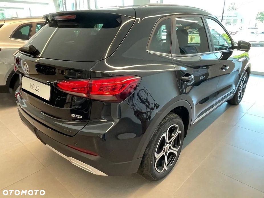 MG ZS Hybrid+ - 5