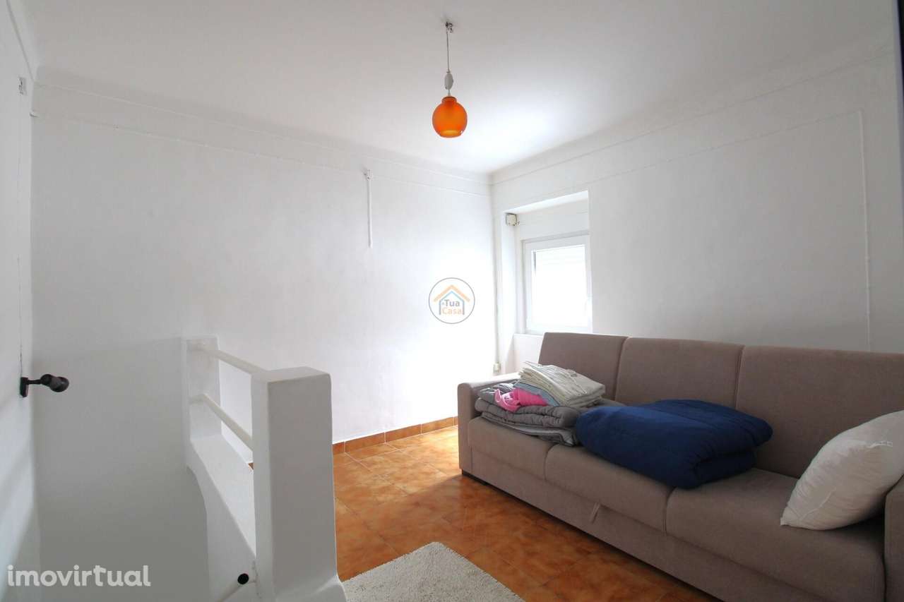 Arrendamento Moradia T1 totalmente recuperada localizada na Vila de Re - Grande imagem: 4/8