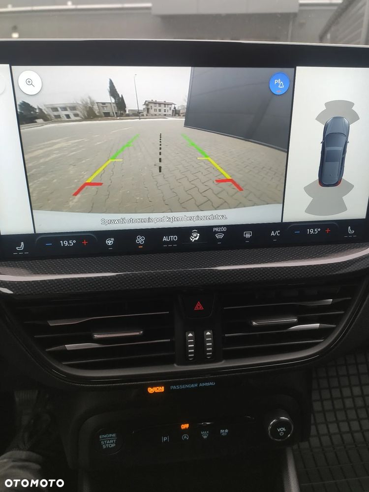 Ford Focus 1.0 EcoBoost Hybrid ST-LINE X - 25