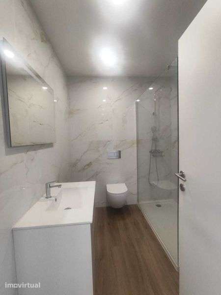 Apartamento T2 Remodelado e Equipado com Elevador em Grijó - Grande imagem: 4/7