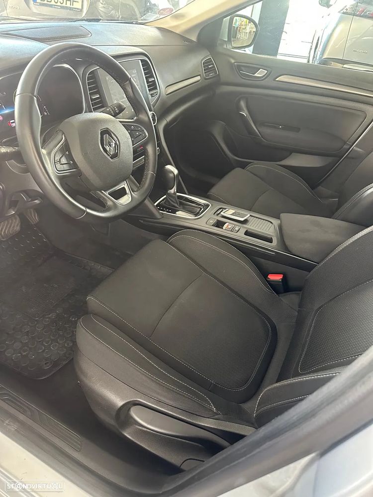 Renault Mégane E-Tech - 8