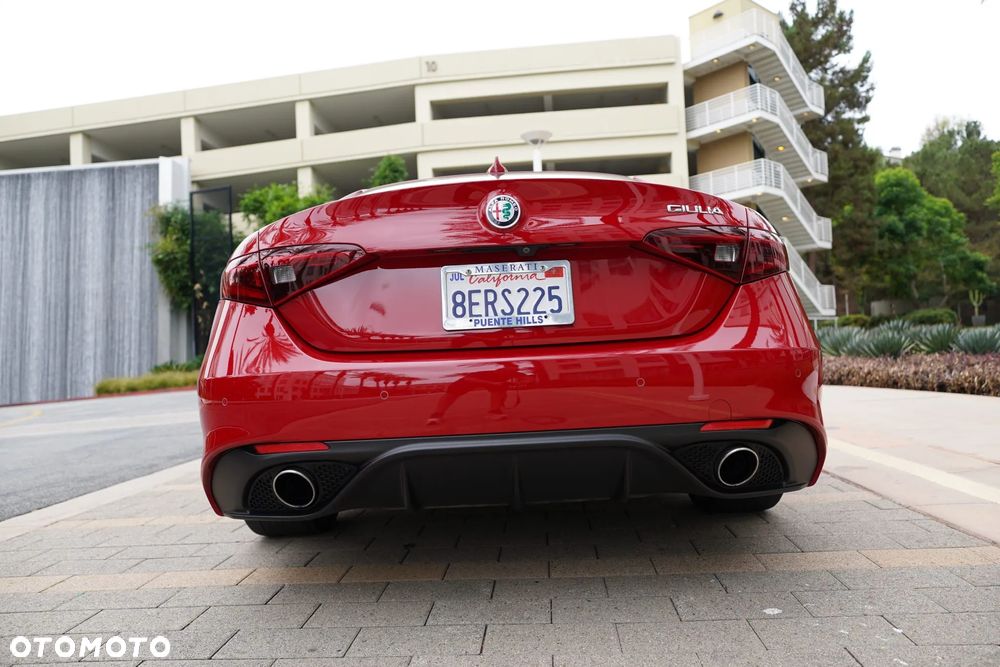 Alfa Romeo Giulia 2.0 Turbo 16V AT8-Q4 Ti - 5