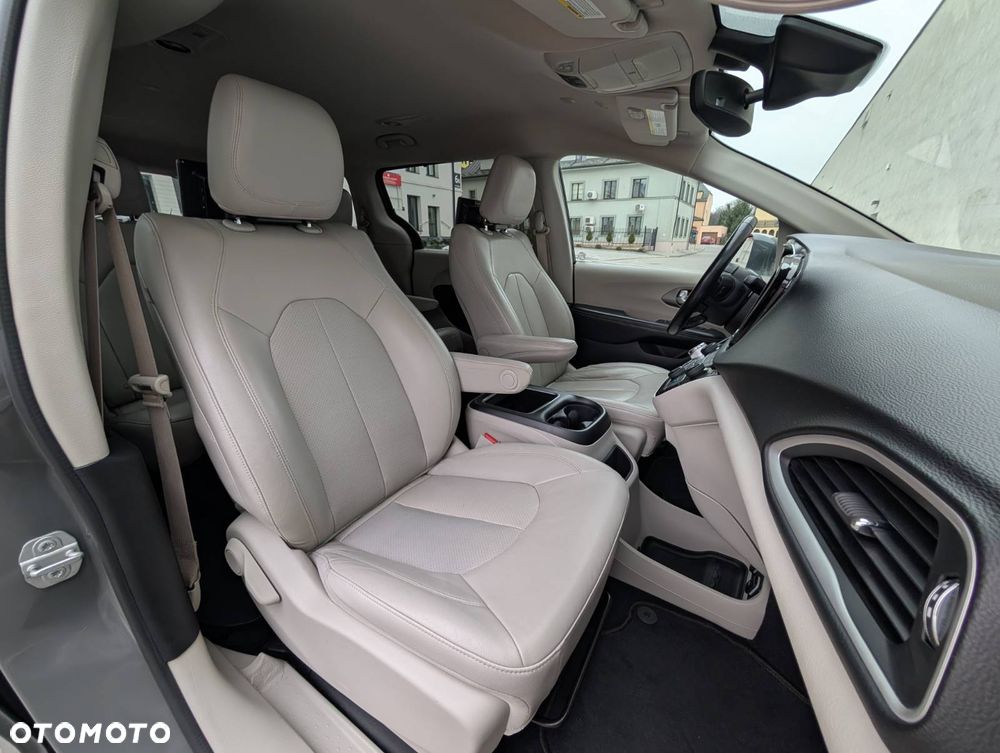 Chrysler Pacifica - 10