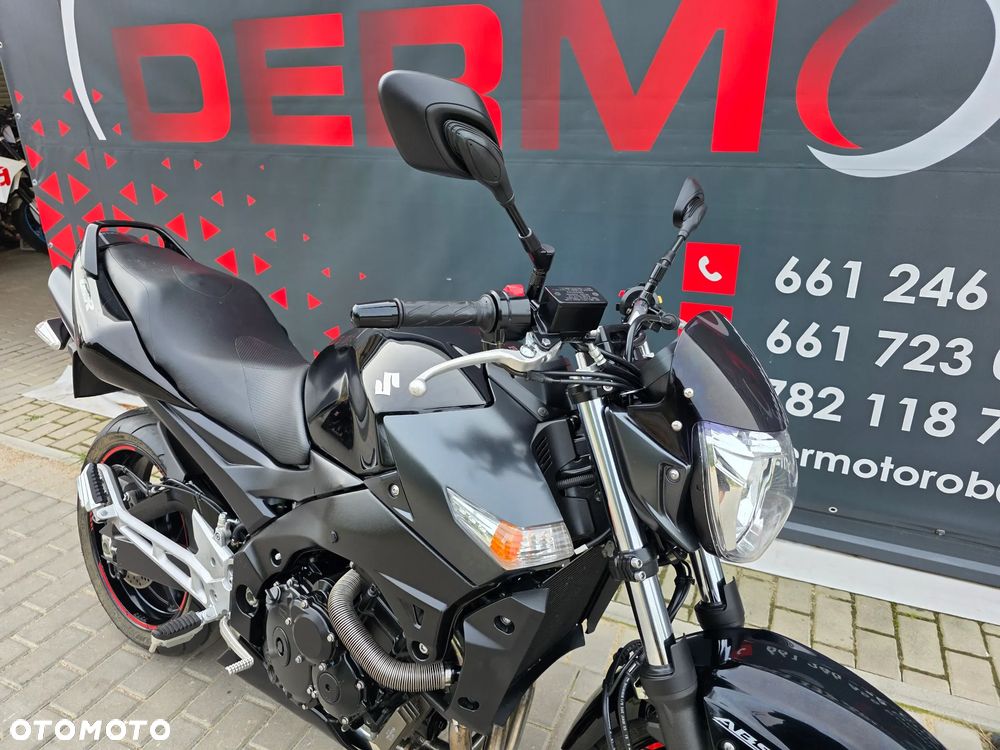 Suzuki GSR - 23