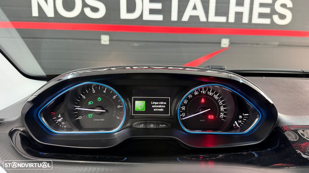 Peugeot 2008 1.2 PureTech Allure - 22