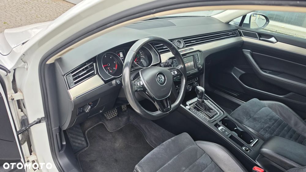 Volkswagen Passat 2.0 TDI SCR (BlueMotion Tech) 4Motion D Highline - 9