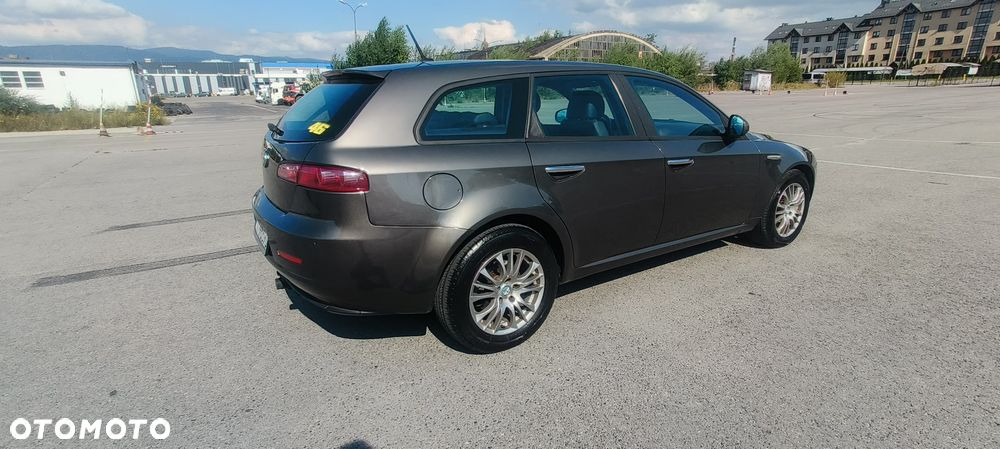 Alfa Romeo 159 1.9 JTDM 8V DPF Distinctive - 11