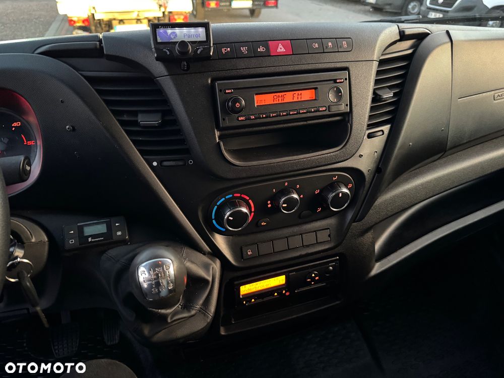 Iveco IVECO DAILY 50c15  DMC 3500 KG W OFERCIE OK 70 SZTUK FURGON KONTENER CHLODNIA WYWROT PODWOZIE DO ZABUDOWY 35c15 - 20
