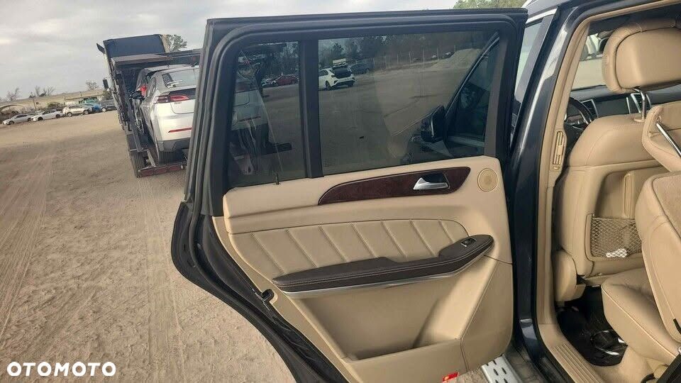 Mercedes-Benz GL - 23