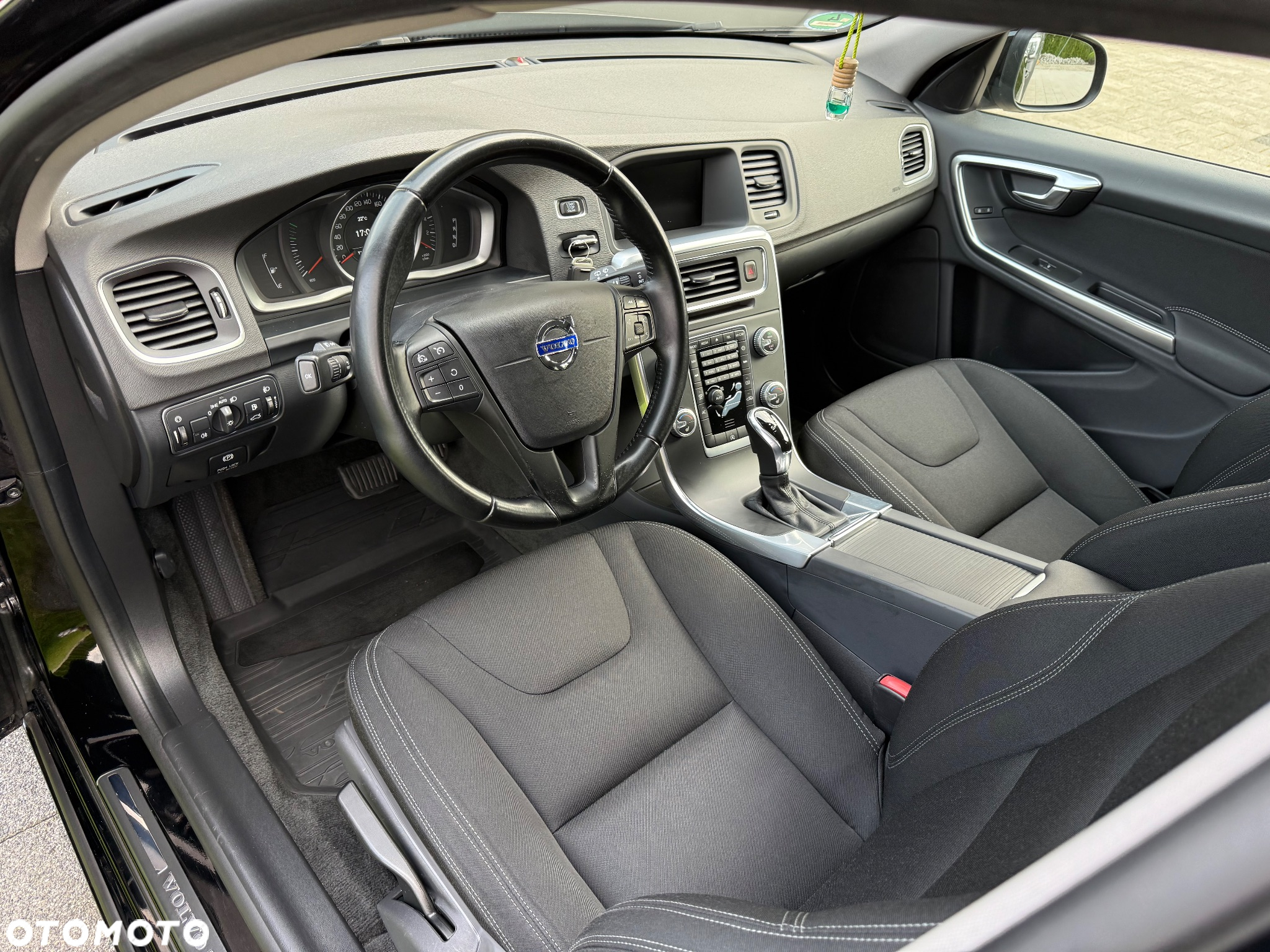 Volvo V60 D3 Momentum - 8