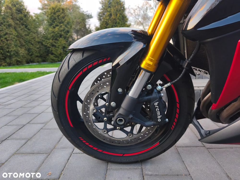 Suzuki GSX 1000 - 22