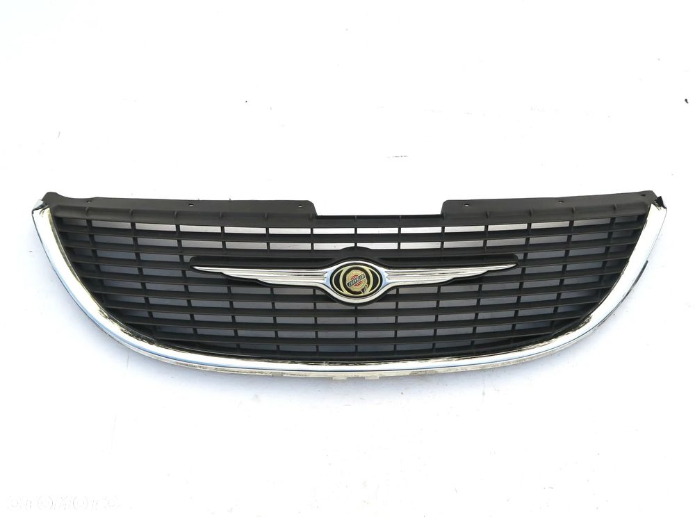 CHRYSLER VOYAGER 4 IV RG 2000 - 2004 grill ATRAPA logo chrom ORYGINAŁ OE - 10