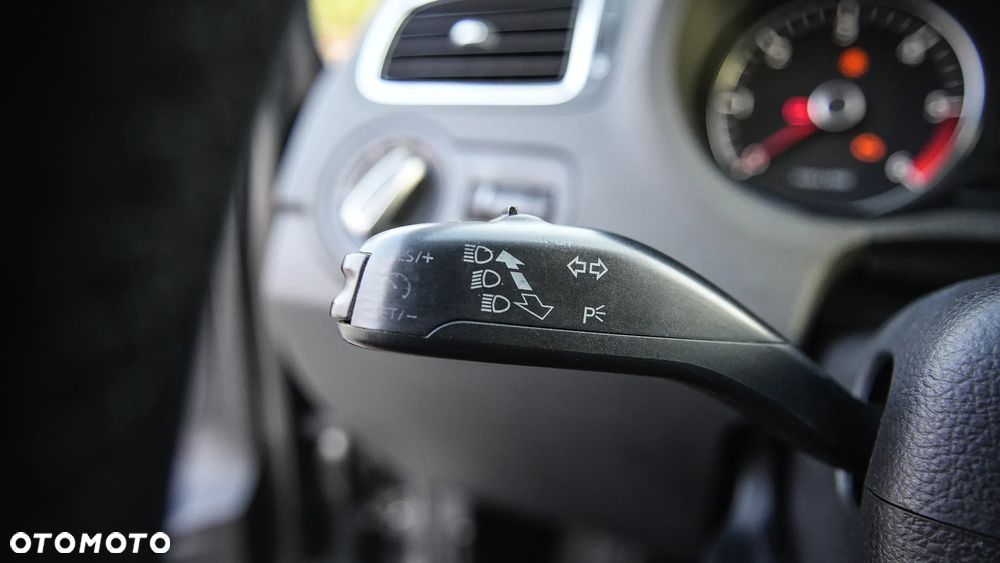 Volkswagen Polo 1.6 TDI Highline - 23