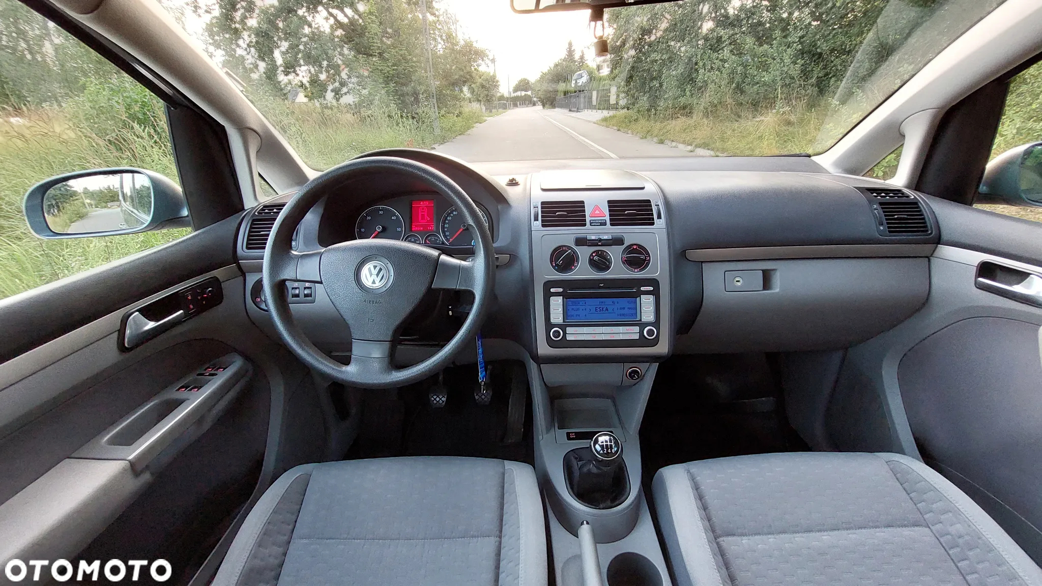 Volkswagen Touran - 25
