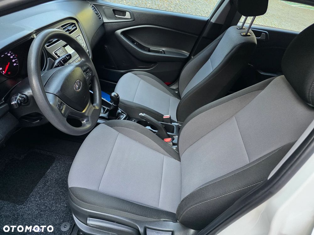 Hyundai i20 blue 1.2 Classic - 12