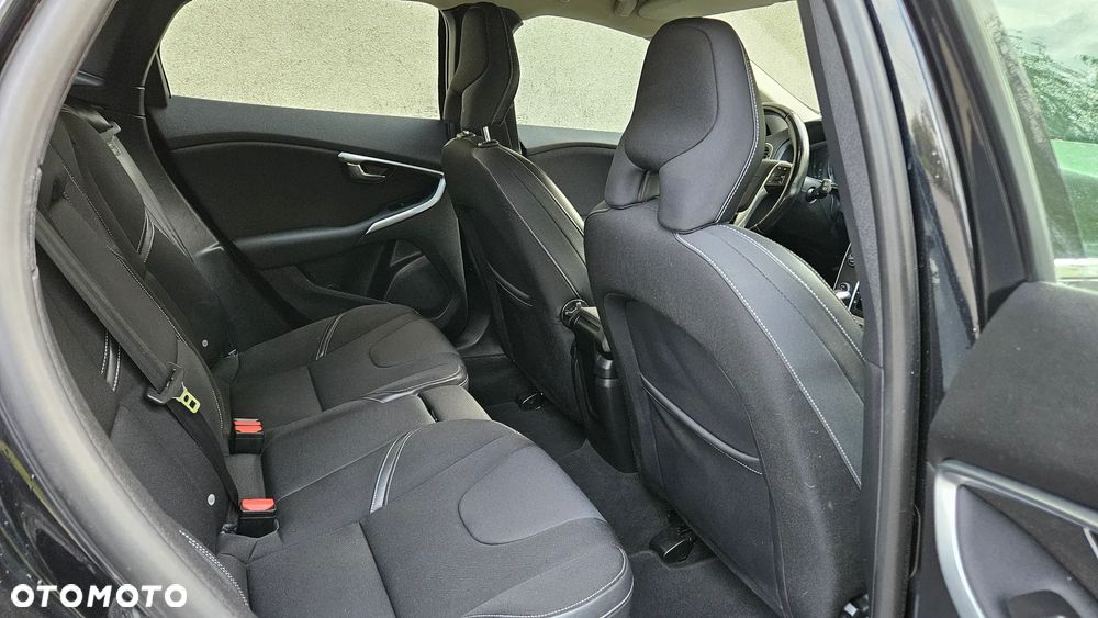 Volvo V40 D4 Momentum - 18