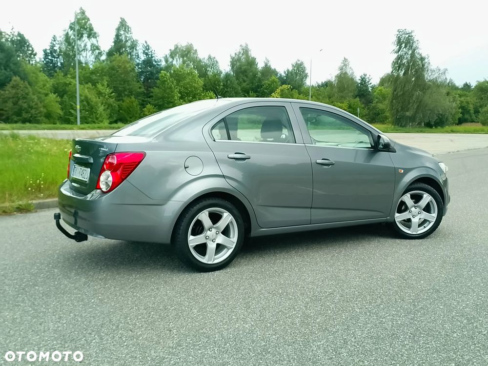 Chevrolet Aveo 1.4 16V LT - 11