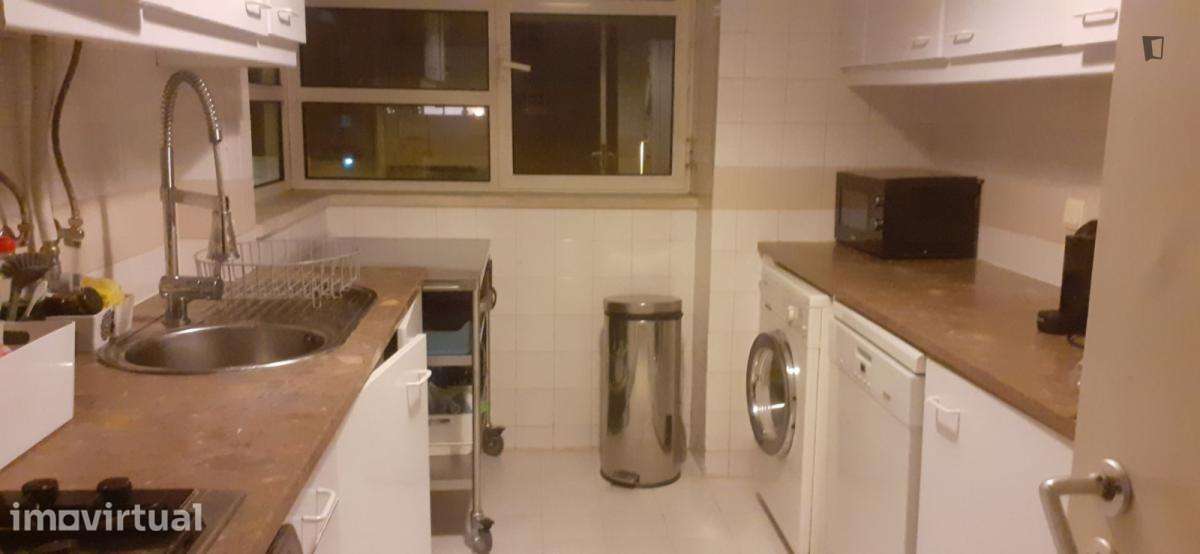 Quarto - localizado em Carnide Lisbon - Grande imagem: 2/3