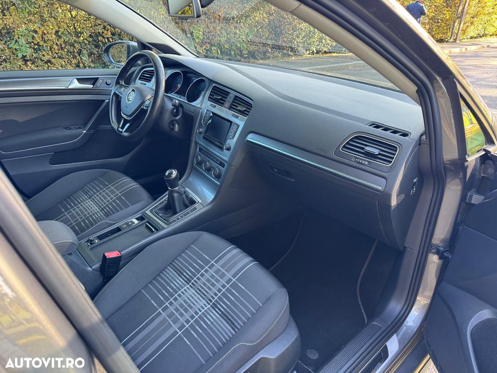 Volkswagen Golf - 16