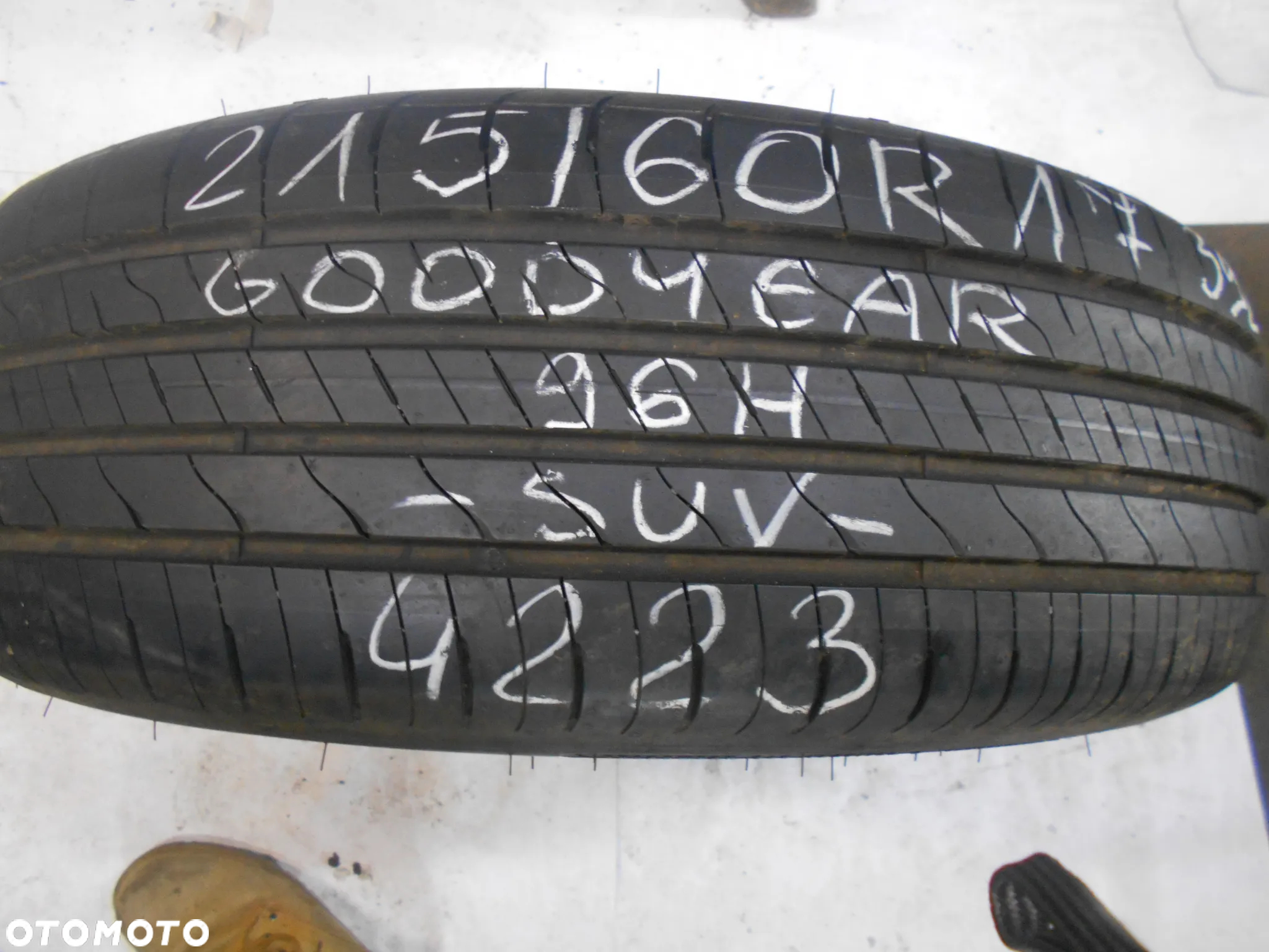 OPONY 215/60R17 GOODYEAR EFFICIENT GRIP 2 SUV DOT 4223 8MM - 3
