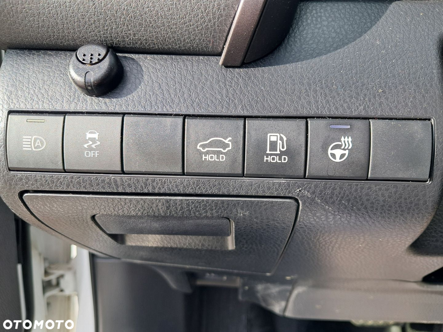 Toyota Camry - 16