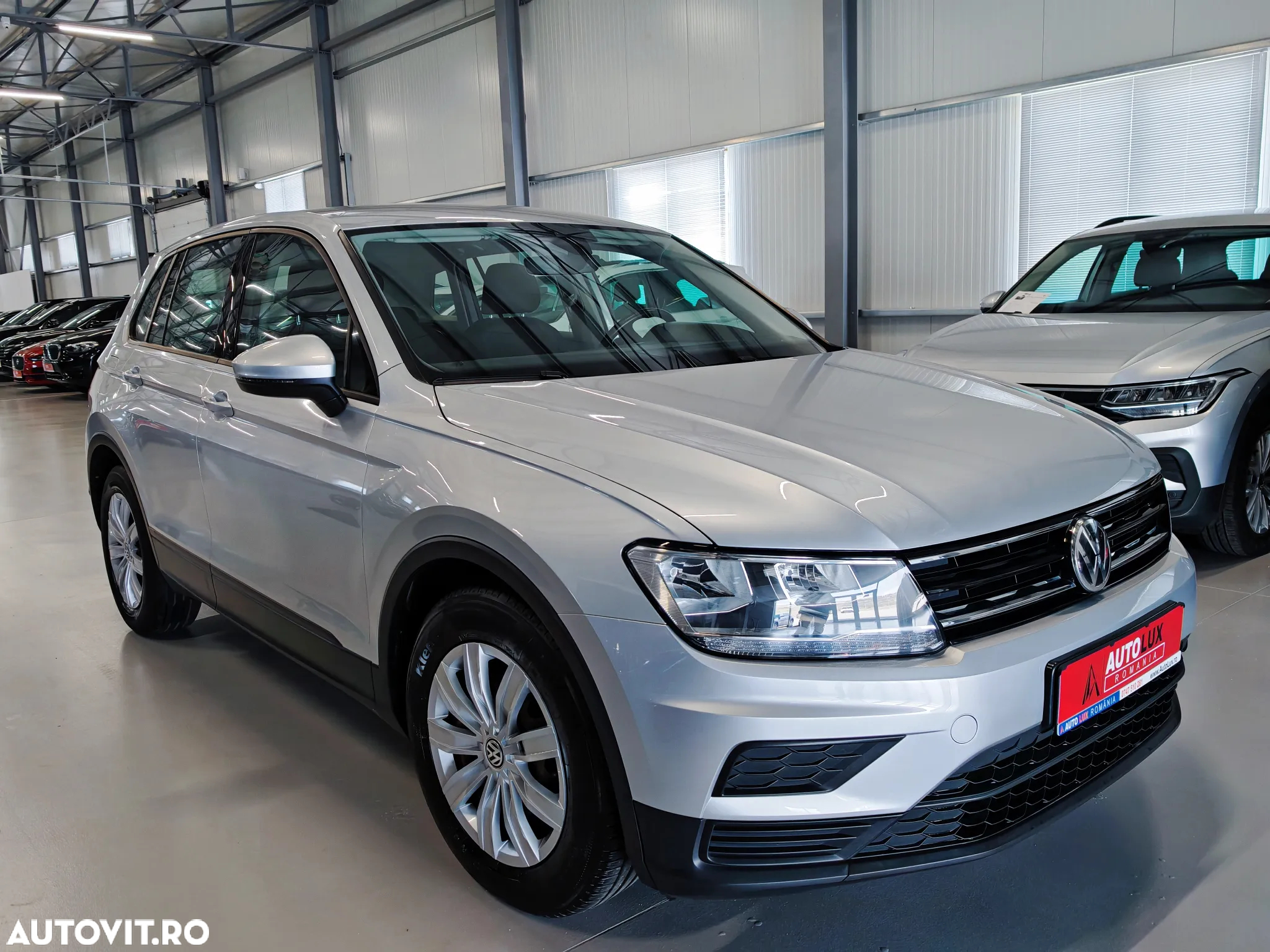 Volkswagen Tiguan - 2