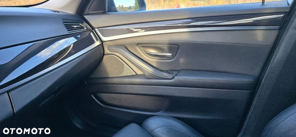 BMW Seria 5 520d xDrive - 25