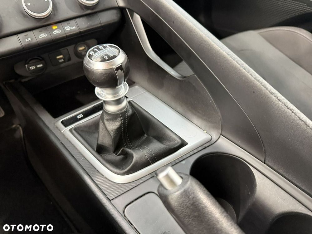 Hyundai Elantra - 19