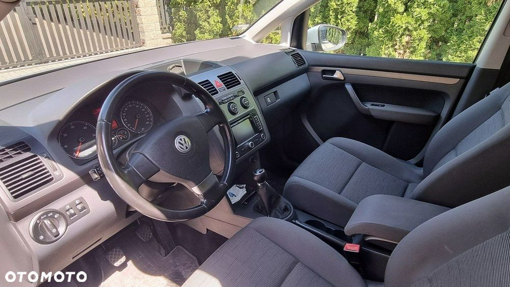 Volkswagen Touran - 10