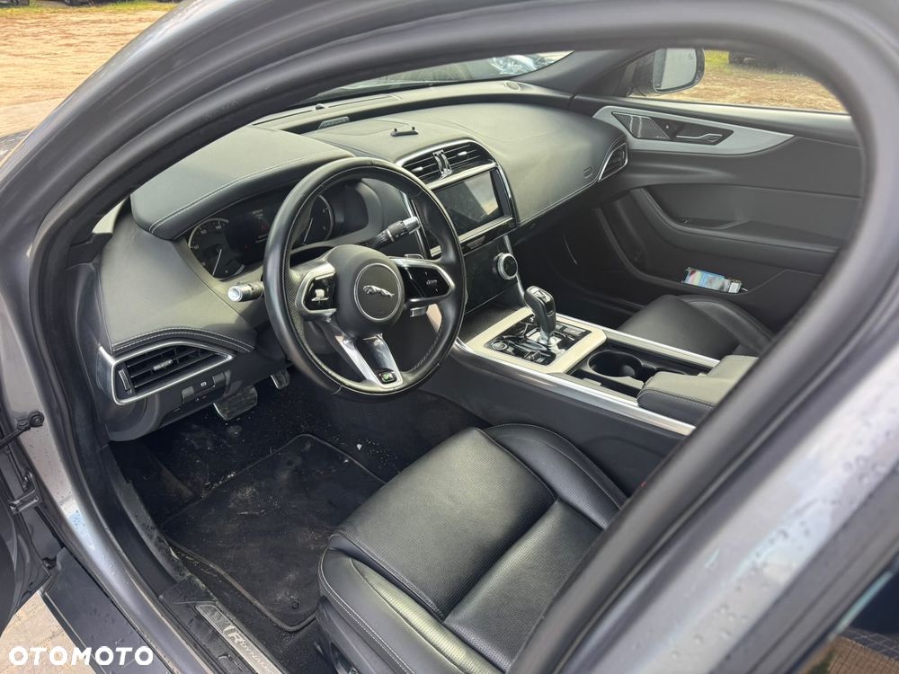 Jaguar XE 2.0 D200 mHEV R-Dynamic Black - 26