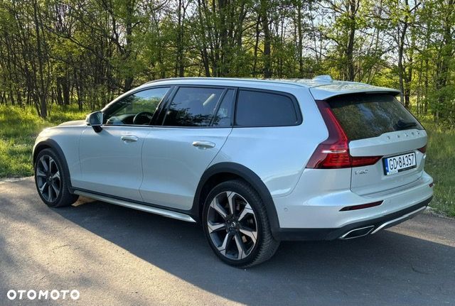 Volvo V60 Cross Country B5 B AWD - 3