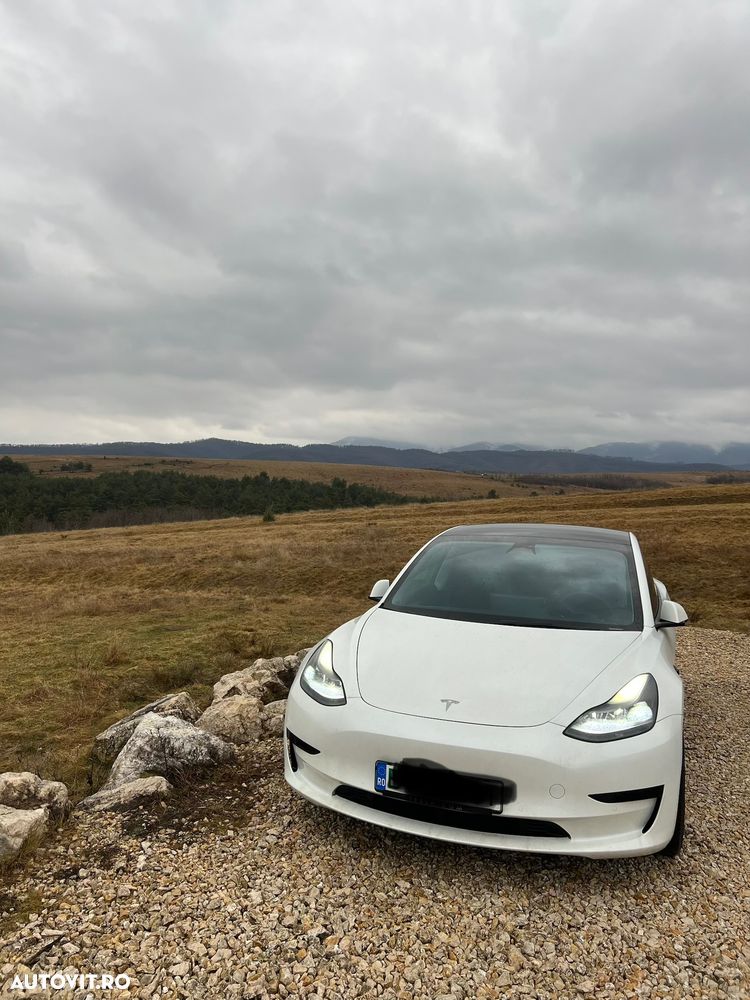 TESLA Model 3 2022 — imagine 3