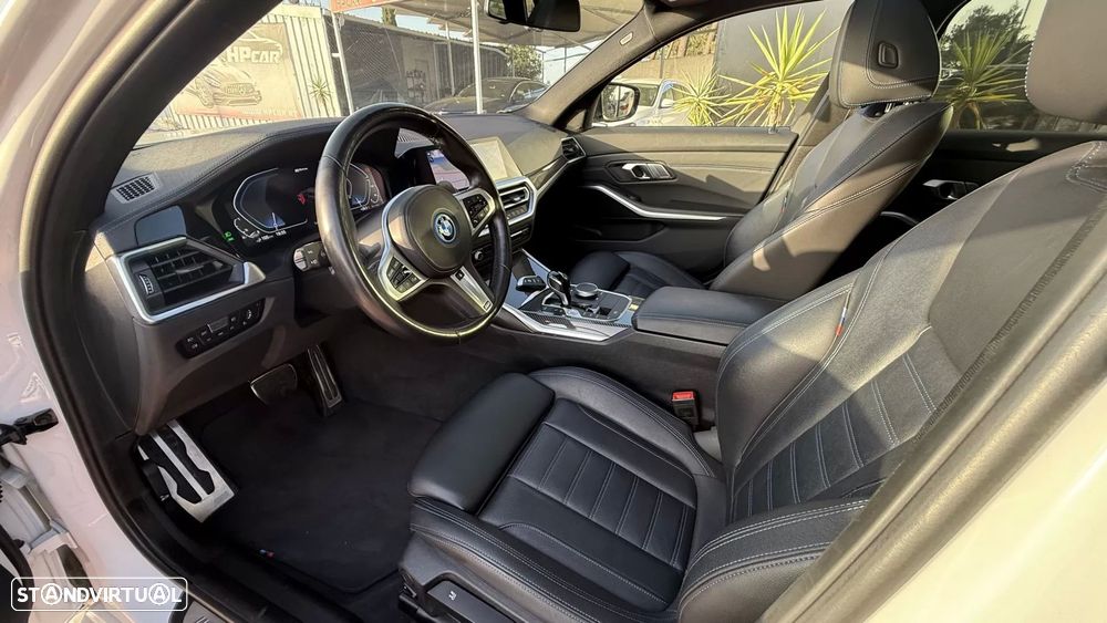 BMW 330 e Pack Desportivo M Auto - 26