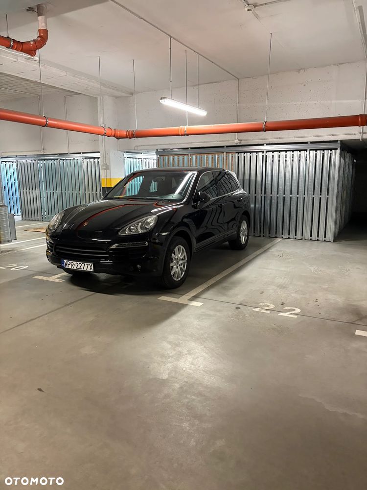 Porsche Cayenne - 1